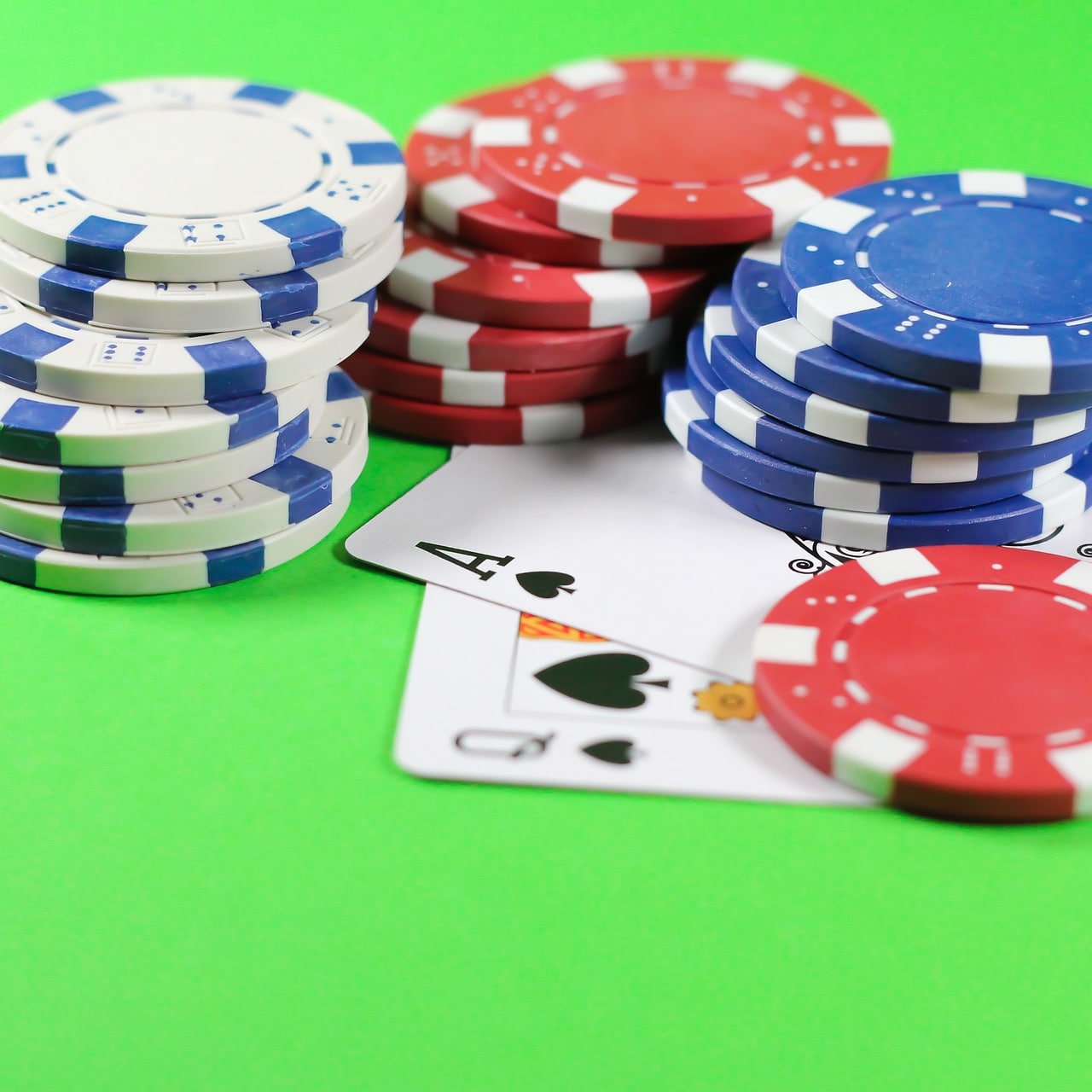European roulette wheel with 37 pockets displayed on tahuplay platform